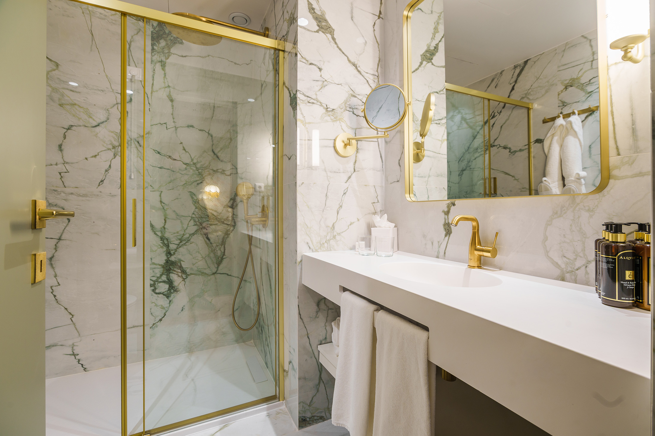 trat-DeluxetopfloorOlympia-(4)